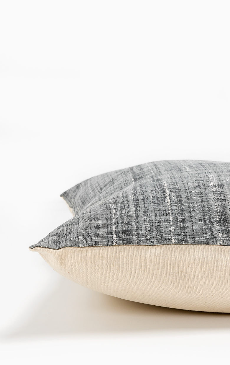 FLOW ΔΙΑΚΟΣΜΗΤΙΚΟ ΜΑΞΙΛΑΡΙ 60x60cm ΒΑΜΒΑΚΙ ΓΚΡΙ ΣΚΟΥΡΟ